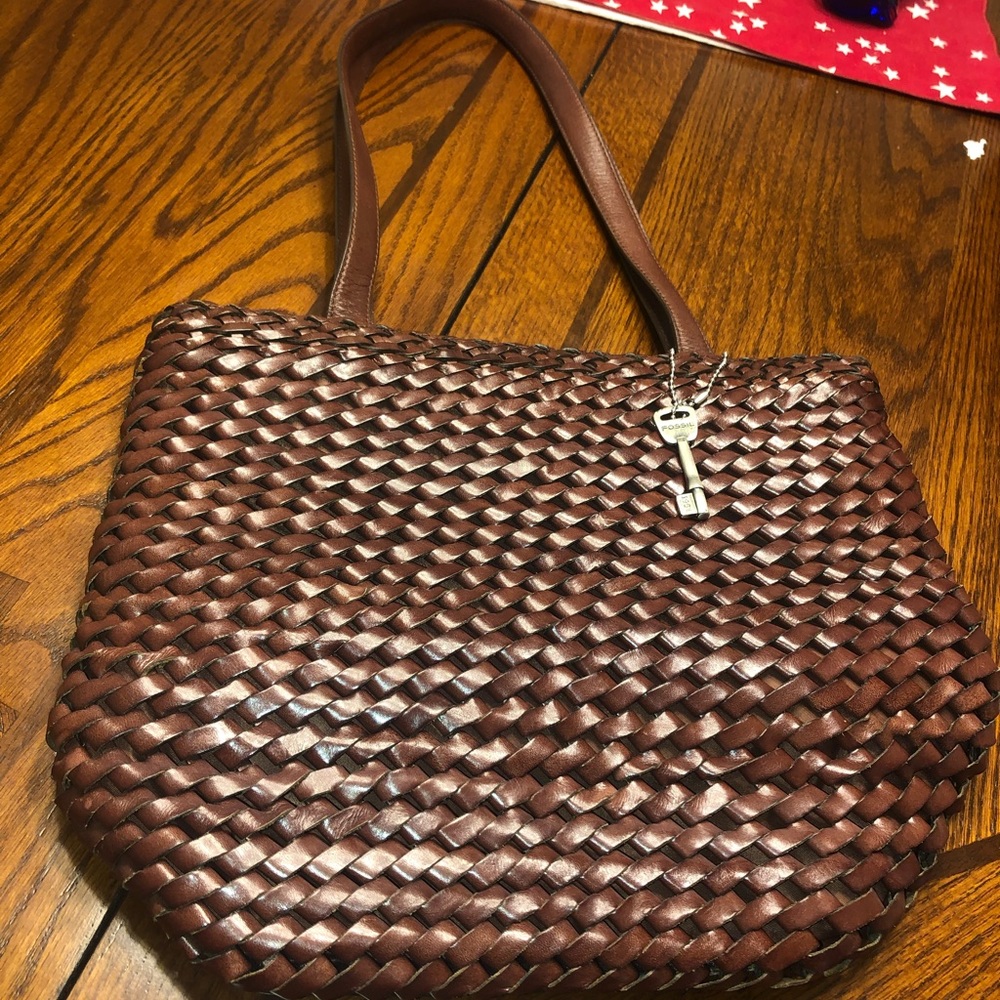 A beautiful brown FOSSIL purse!